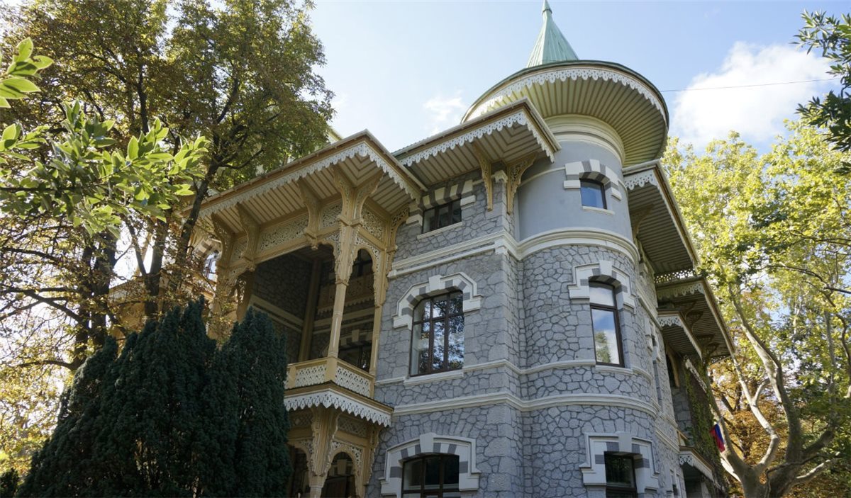 Фасад исторического корпуса «Гагаринский»